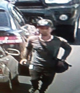 PN apresa uno de dos sujetos que se dedican a sustraer retrovisores de vehículos en la vía pública.