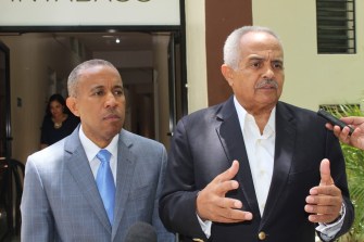 El ministro de Agricultura%2c ingeniero Osmar Benitez en compania del director ejecutivo del Intabaco%2c ingeniero Juan Francisco Caraballo.jpg