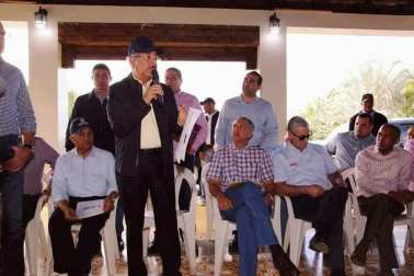 thumbnail_El presidente Danilo Medina, encabeza acto con los productores de tabaco e inudstriales de cigarros de Tamboril..jpg